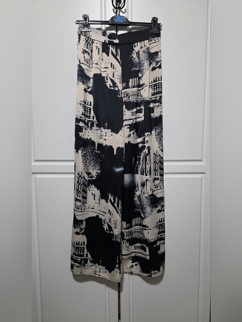 H&M Womens Black Ivory Abstract City Scape Print Flowy High Waist Wide Leg Pants - Picture 3 of 16